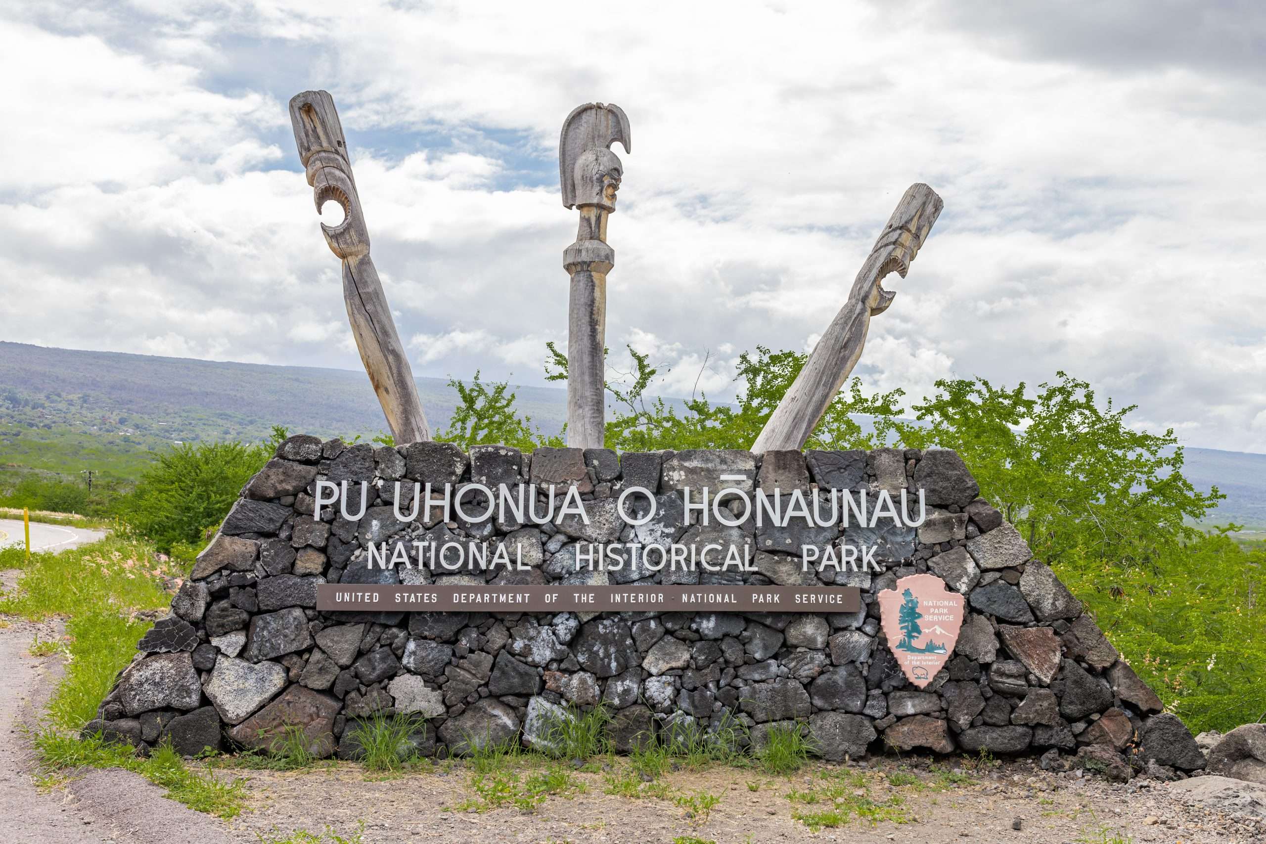 Kona Cruise Ship Tours Pu'u Honua o Honaunau National Historical Park entrance sign.